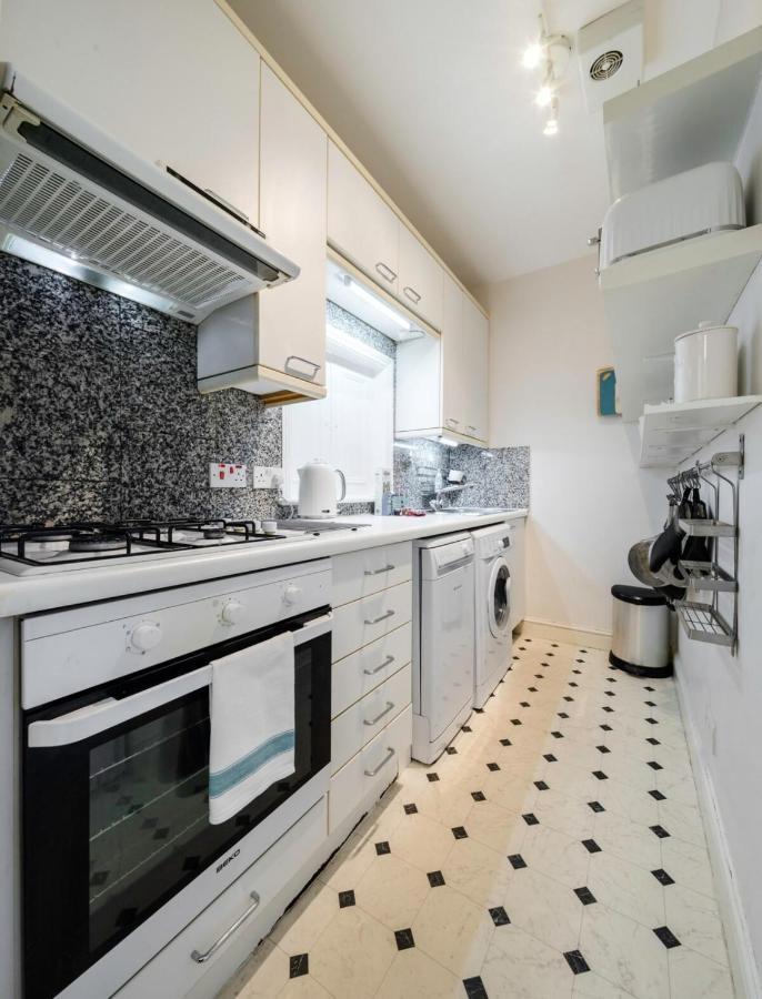 Elegant Earl'S Court 2 Bedroom Flat Just 4 Minutes From Tube 런던 외부 사진